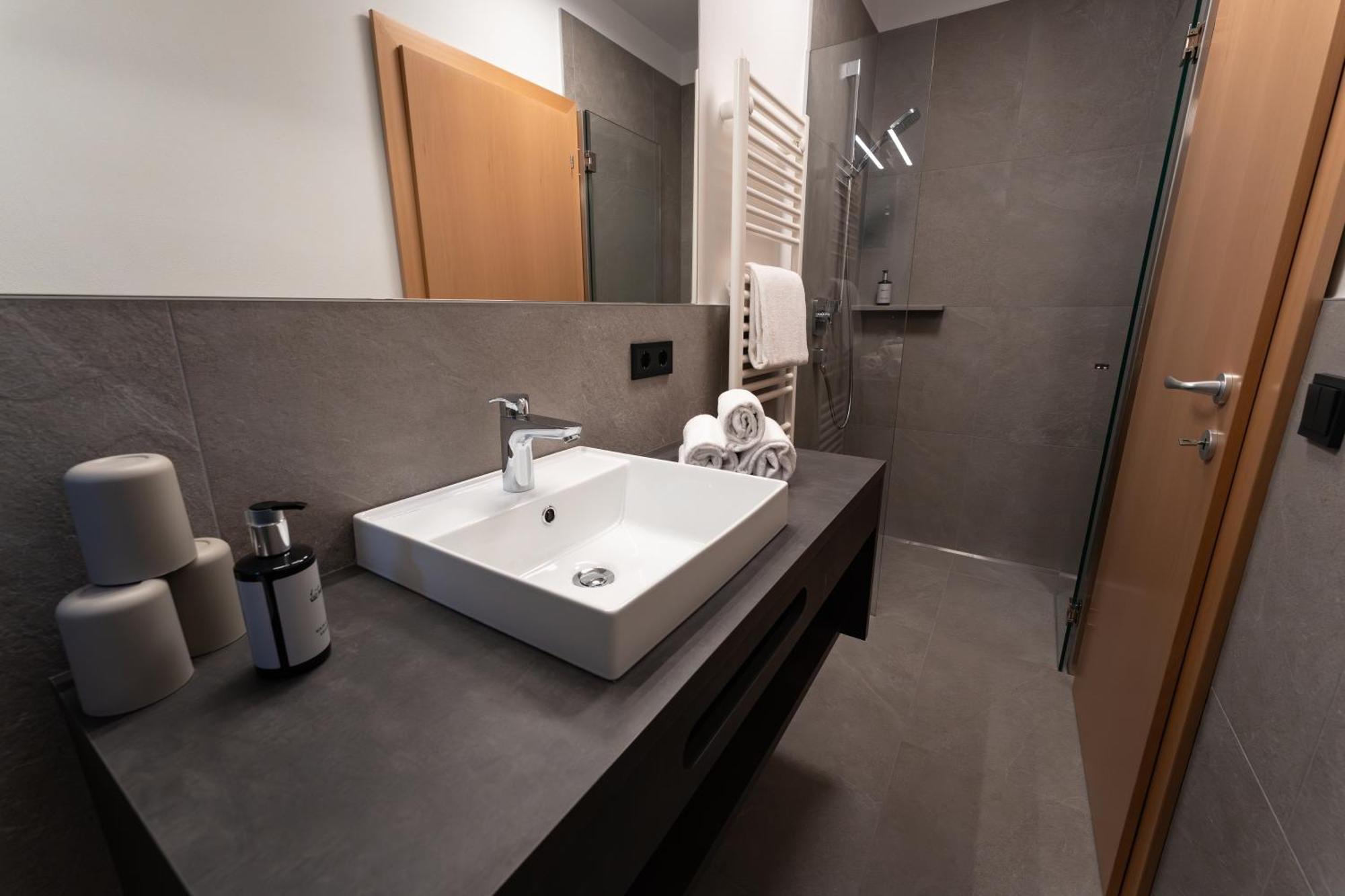 Self Service Hotel Schnalser Hof Натурно Екстериор снимка